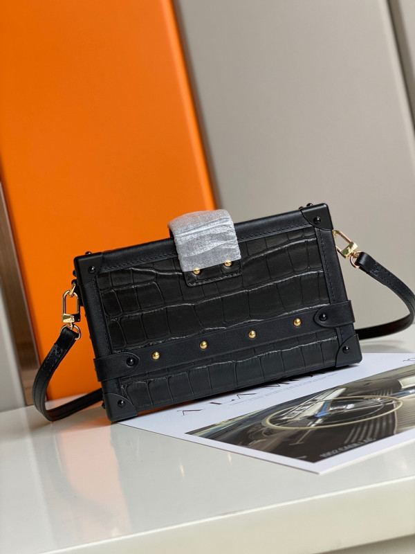 l0*is V*t0n petite malle