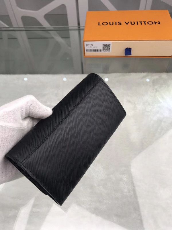 l0*is V*t0n twist wallet