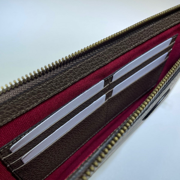 disney x G*u*i donald duck clutch