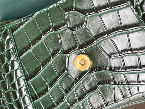 Ba*len*cia*ga hourglass