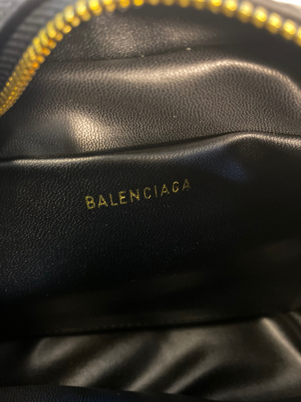 Ba*len*cia*ga everyday camera bag xs