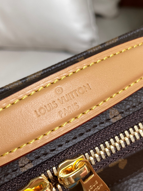 l0*is V*t0n utility crossbody