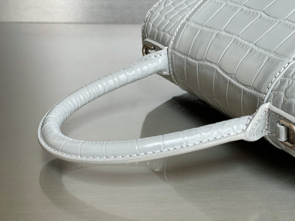 Ba*len*cia*ga hourglass