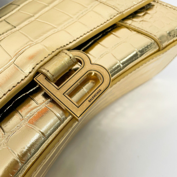 Ba*len*cia*ga hourglass