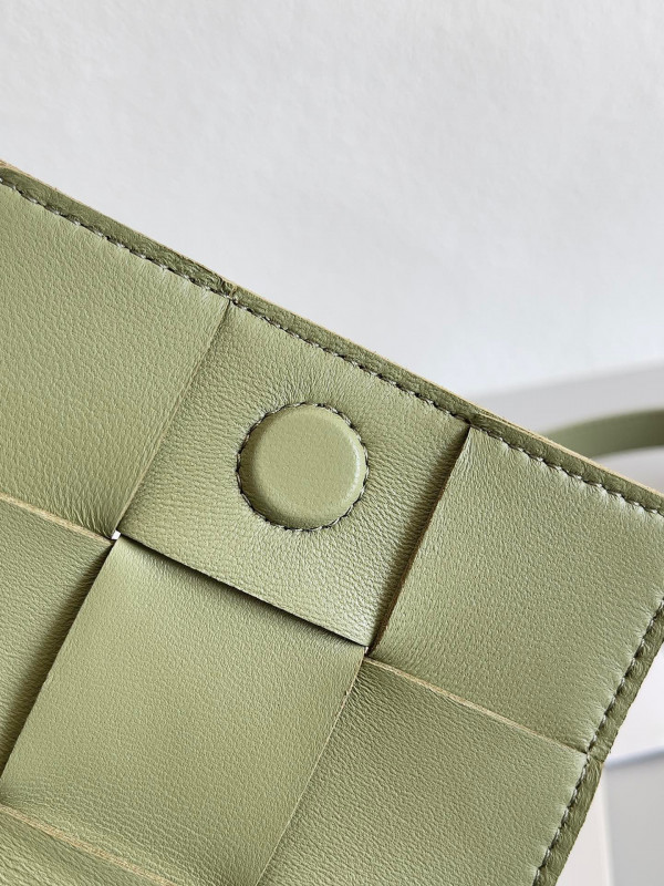 bo*te*ga Ve*ne*ta candy mini cassette-12*8*4cm