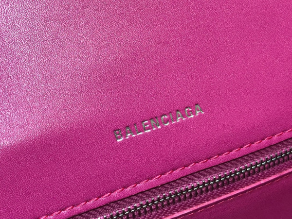 Ba*len*cia*ga hourglass