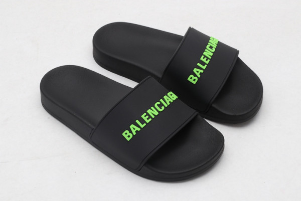 Ba*len*cia*ga pool slide sandal