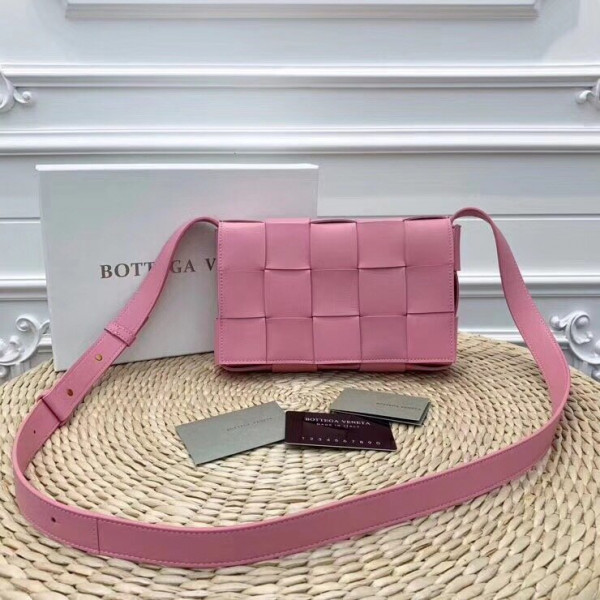 bo*te*ga Ve*ne*ta cassette