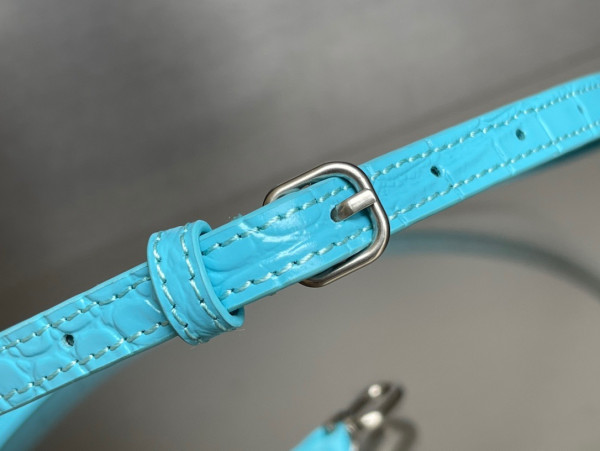 Ba*len*cia*ga hourglass