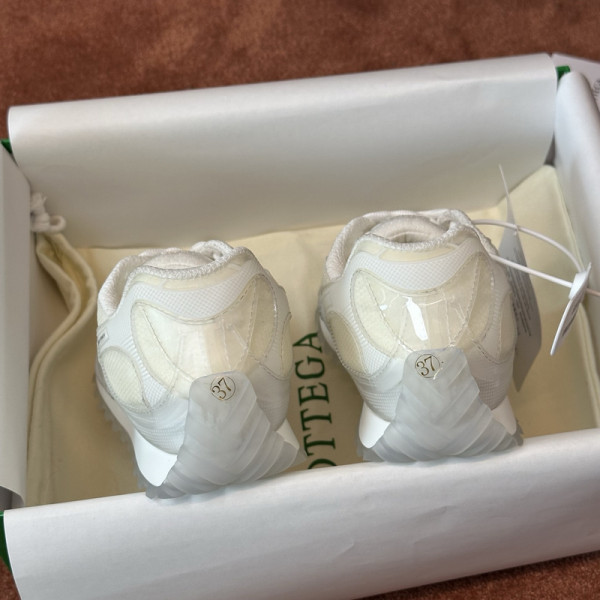 bo*te*ga Ve*ne*ta sneakers