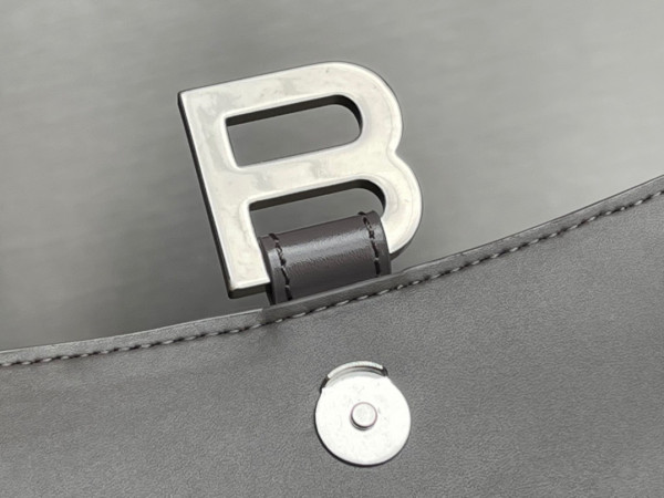 Ba*len*cia*ga hourglass