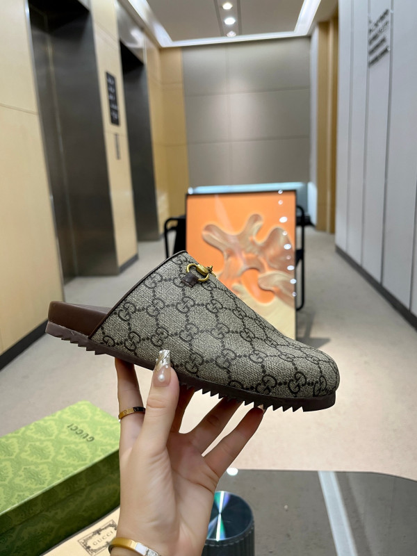 G*u*i horsebit slipper
