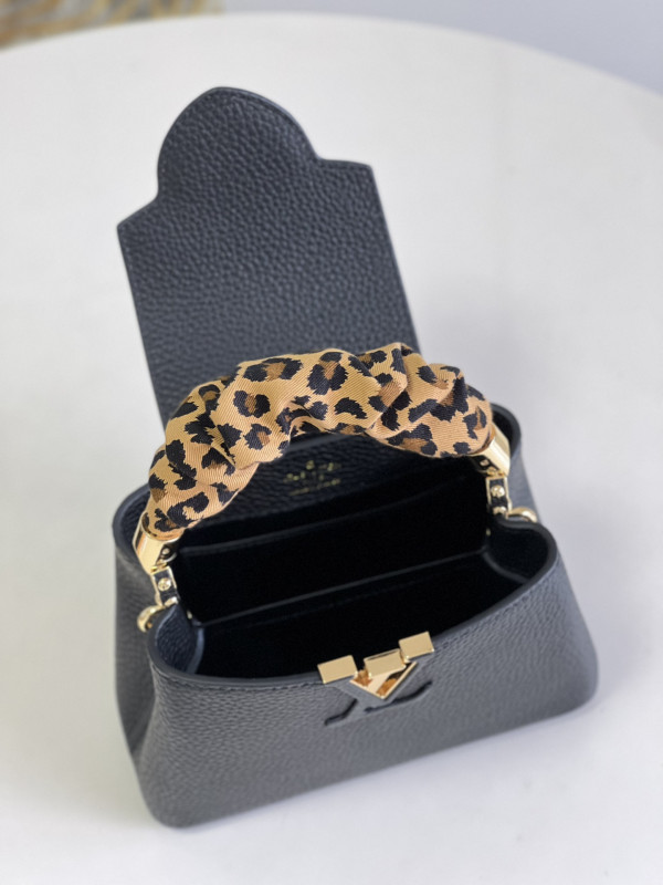 l0*is V*t0n capucines mini