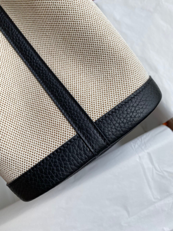 H**mes garden party 30