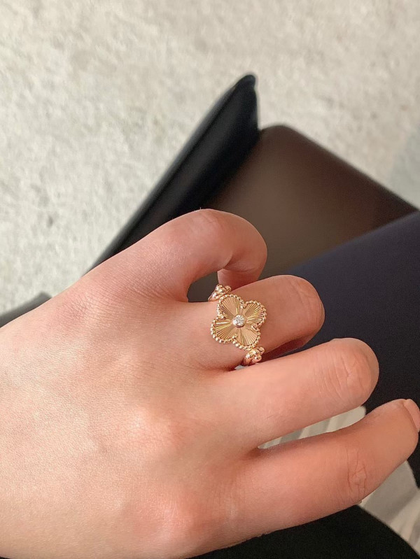 V*N CL*F & arpels  perlée reversible ring
