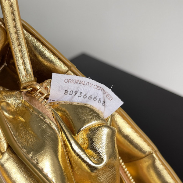 bo*te*ga Ve*ne*ta cassette