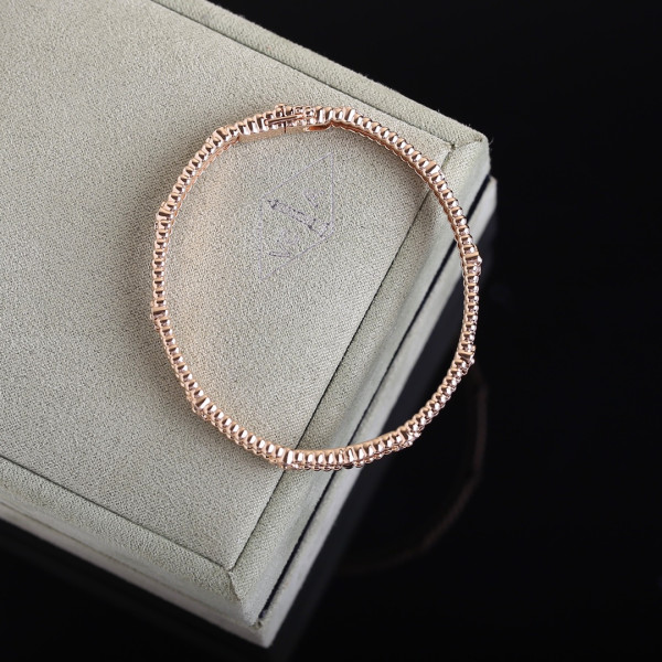 V*N CL*F & arpels perlée bracelet