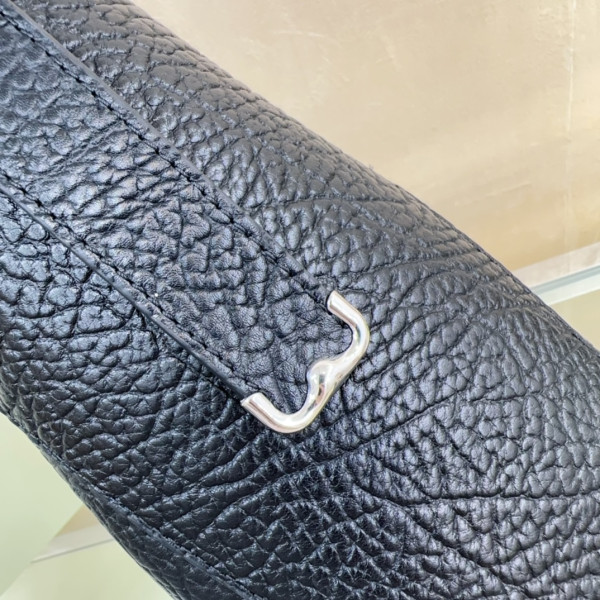 B**rry medium chess shoulder bag