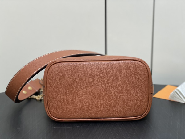 l0*is V*t0n lock and walk - 20 x 20.5 x 12cm