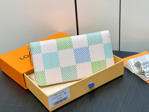 l0*is V*t0n zippy wallet-19.5*10.5*2.5 cm