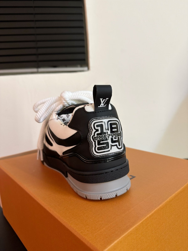 l0*is V*t0n sneakers