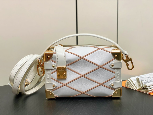 l0*is V*t0n side trunk pm-18*12.5*8cm