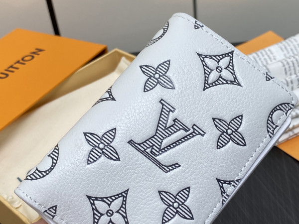 l0*is V*t0n pocket organizer-8*11.1*1 cm