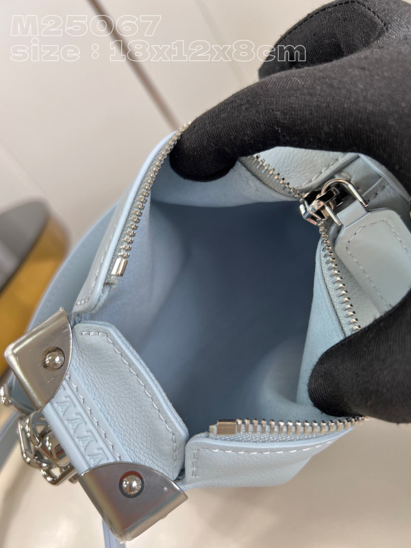 l0*is V*t0n side trunk pm-18*12.5*8cm