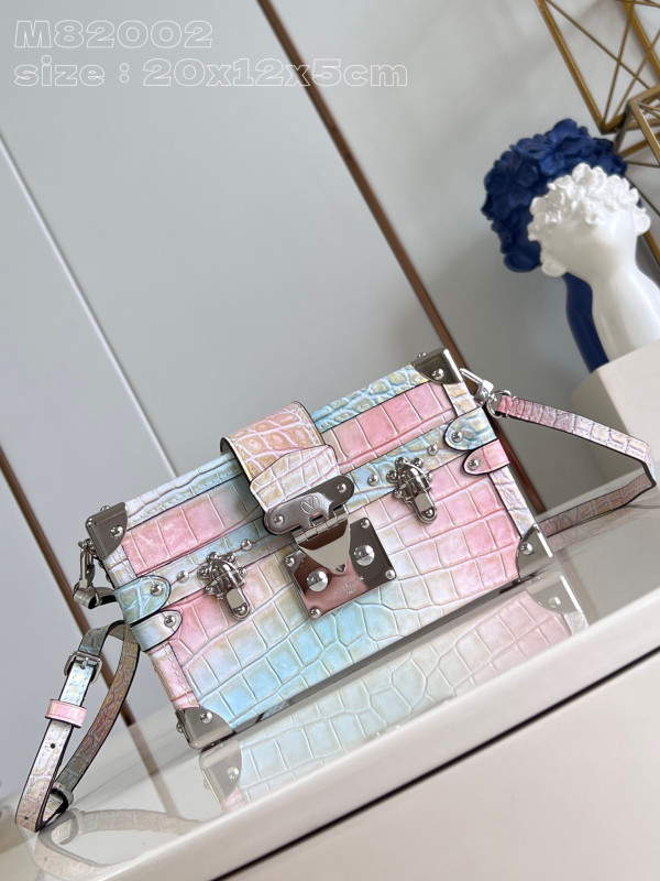 l0*is V*t0n petite malle