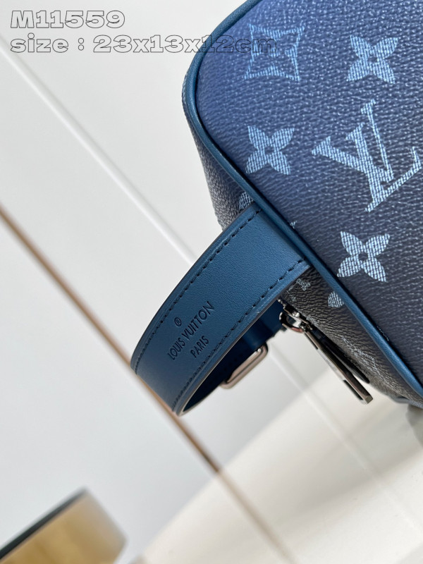 l0*is V*t0n locker dopp kit bag-23*13*12cm