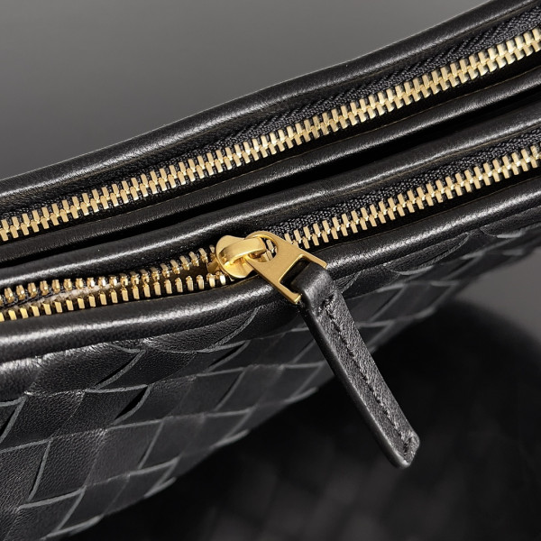 bo*te*ga Ve*ne*ta gemelli messenger