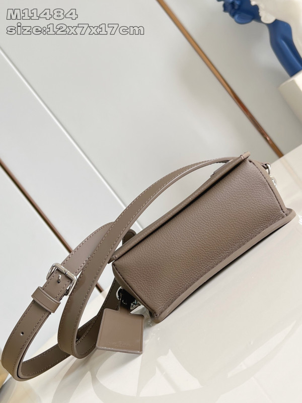 l0*is V*t0n fastline wearable wallet