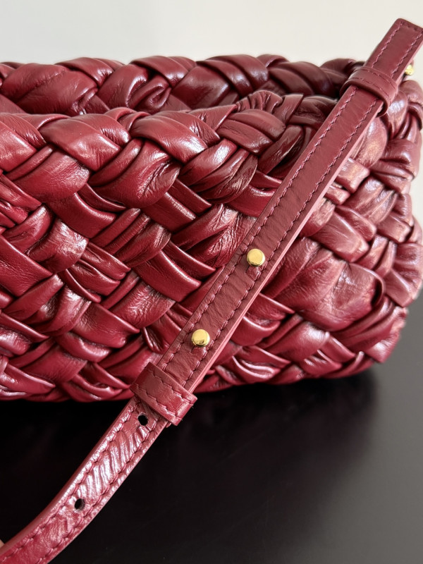 bo*te*ga Ve*ne*ta kalimero cha cha