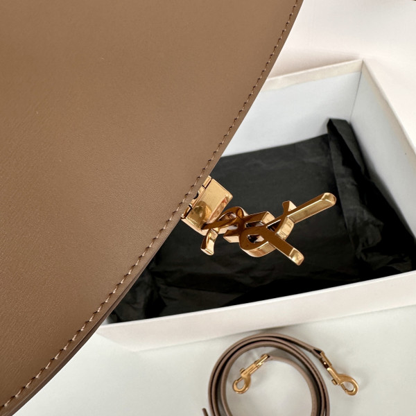 y*l voltaire in box Sa**t Lau*nt