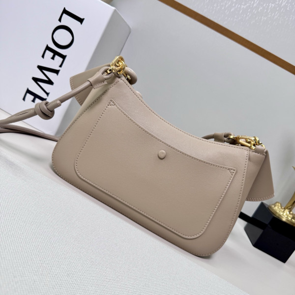 L0ew* medium ola bag in smooth calfskin - 26*18*13cm