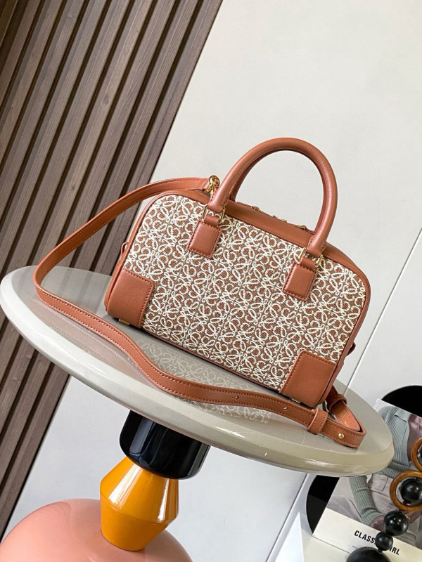 L0ew* amazona 23 bag in soft grained calfskin - 23*10*15cm