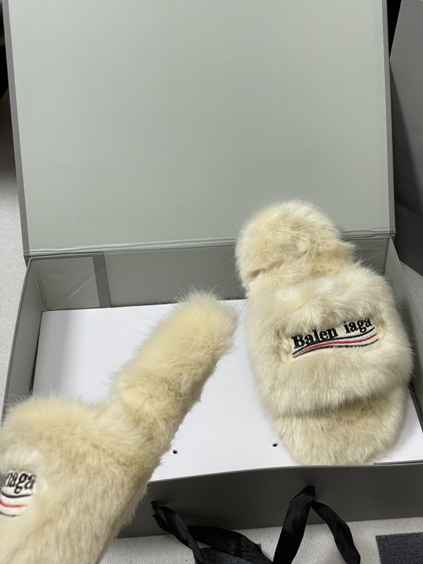 Ba*len*cia*ga slides