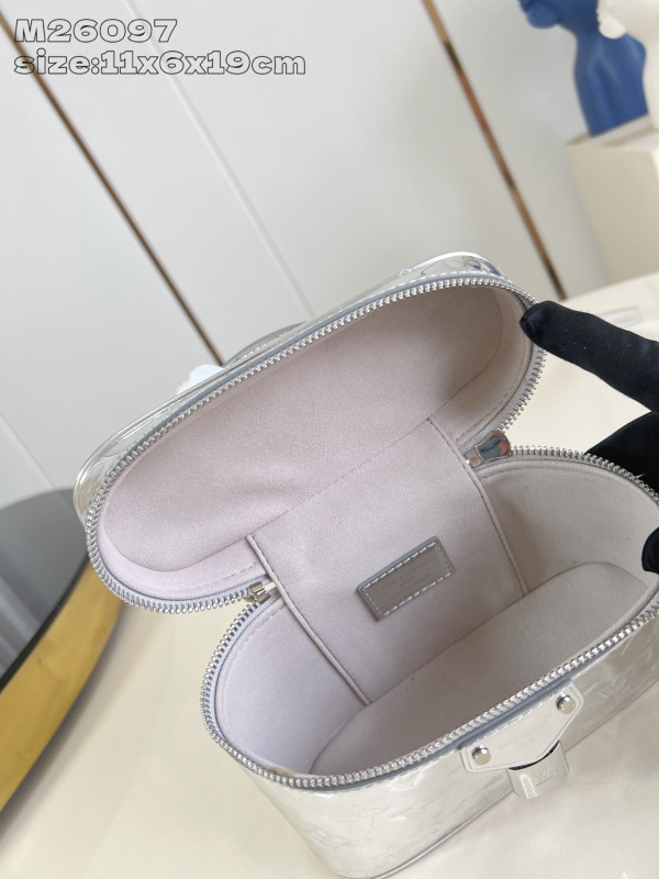 l0*is V*t0n vanity chain pouch-19 x 11.5 x 6.5 cm